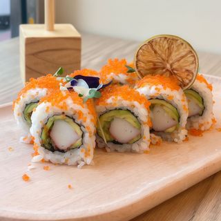 Califronia Tobiko Roll (8 Pzs.)