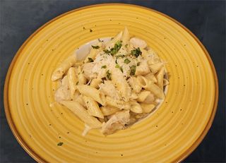 Penne cu piept de pui și curry
