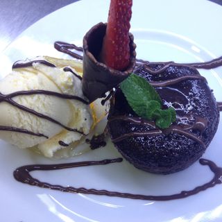 coulant de xocolate con helado de vainilla