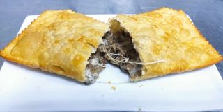Pastel de feira CARNE CON QUESO (25 cm aprox.)
