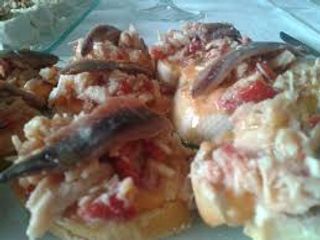 Torrada De Anxoves Amb Tonyina