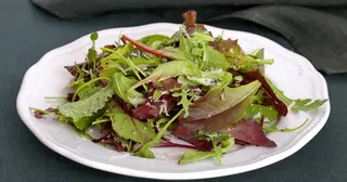 Salade Et Sa Petite Vinaigrette