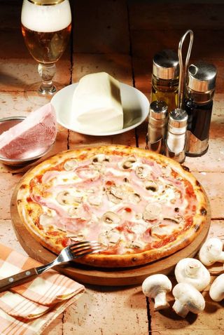 Pizza Prosciuto e Funghi Ø 32cm