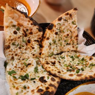 Cheese naan
