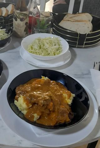 Gulaš sa pire krompirom