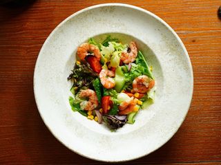 Салат з креветками та свіжими овочами (180г)