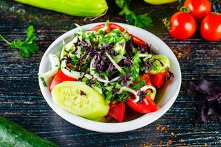 კიტრისა და პომიდვრის სალათი 