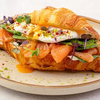 Croissant a la plancha salmon