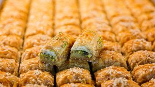Baklawa turecka (ciasto filo, orzechy, syrop) 2szt