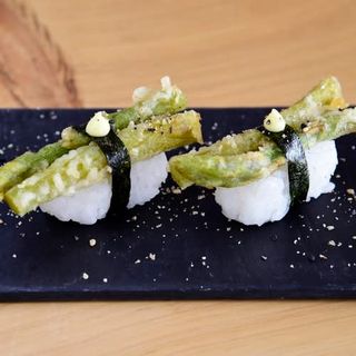 Nigiri de Esparrago Verde en Tempura (2 uds)