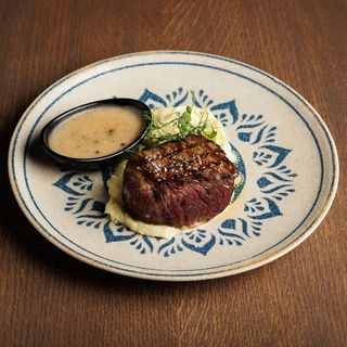 Biftek na pireu sa biber sosom