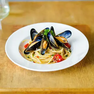 Spaghetti w sosie pomidorowym z mulami 430g