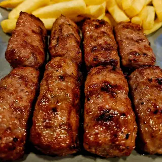 Ćevapi juneći s prilogom