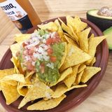 Nachos con guacamole