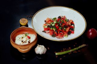 Salată Grecească cu feta coaptă