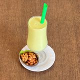 Jus D'avocat Au Fruits Secs