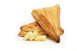 Trigon cu branza sarata si marar