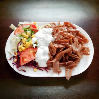 Doner Kebab na talerzu mały