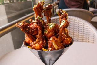 Buffalo Style Chicken Wings (8 pcs)