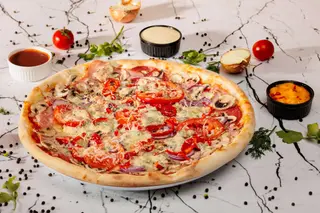 Pizza specială medie