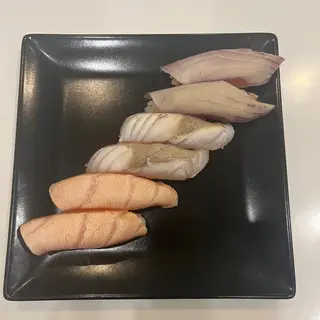 209. Sushi misto con salsa teriyaki 6 pezzi