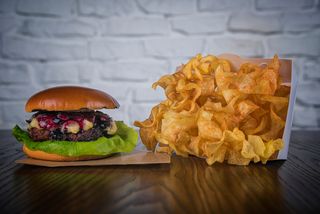 Burger cu brie și dulceață de afine