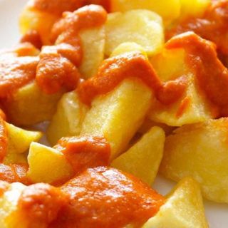 Ración De Patatas Bravas