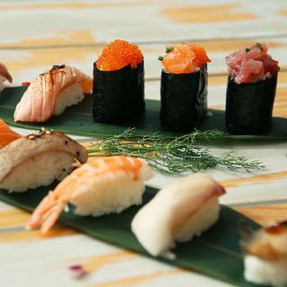 805-NIGIRI ATÙN BRASEADO/ROASTED TUNA (2 PCS)  D