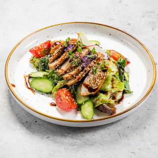 Салат с курицей в соусе Терияки 