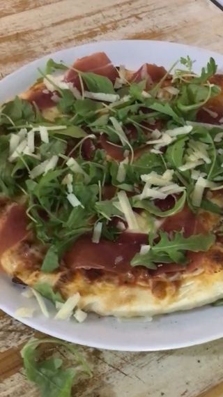 Pizza De Jamón Serrano