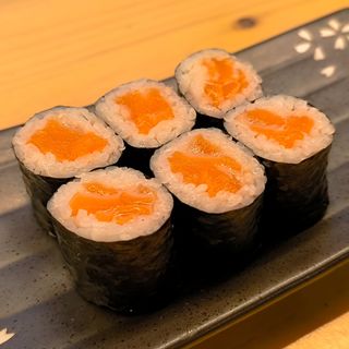 Maki De Salmón