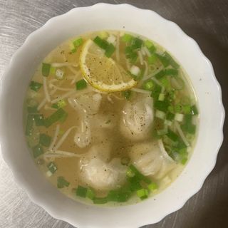 Zupa HA CAO z pierożkami krewetkowymi 4 szt.