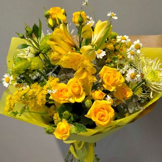 Ramo flores variadas amarillas
