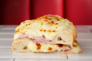 Calzone sa šunkom 330gr