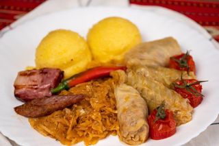 Sarmalute cu mamaliguta