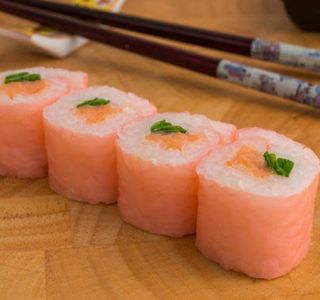 Пушена сьомга и лук (4бр-55г)