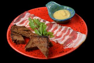 Сало з гірчицею з бородинським хлібом (100г)