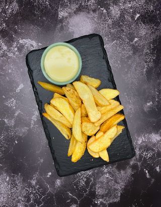 Картопля по-селянські з соусом на вибір (180/40г)