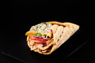 Pita cu trei feluri de branza