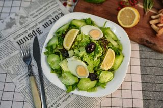 Зелена салата с яйце и краставици (350г)