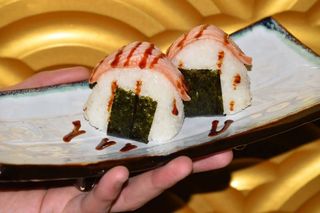 34a. Onigiri misto