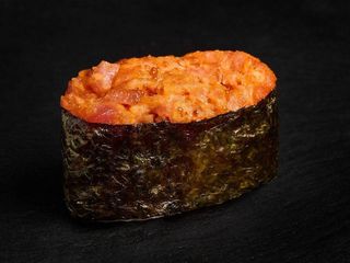 Гункан тунець (35г)