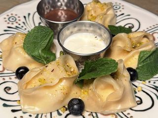 Манти з солодким сиром та курагою (270g)
