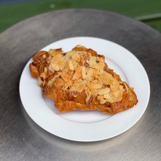 Мигдалевий круасан (80г)