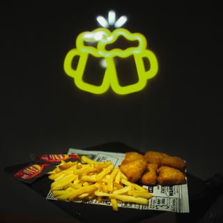 Nugguets de Pollo, Patatas Y Bebida