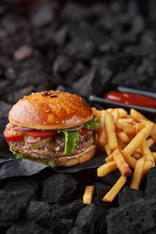 Чизбургер из мраморной телятины с картофелем фри (400 гр.)