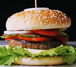 Cheeseburger wołowy