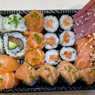 45 - Sushi misto + Sashimi (26 peças)