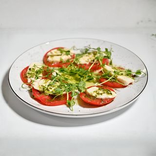 Моцарелла Капрезе (220г)