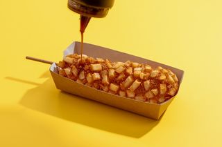 Сырный корн-дог с фри (250 г)